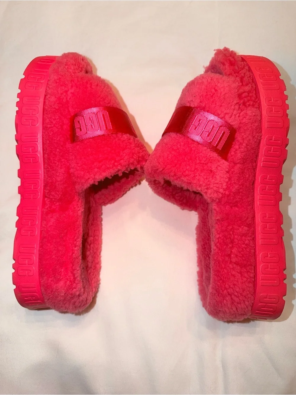 UGG Fluffita Slides in Taffy Pink • Women’s Size 8